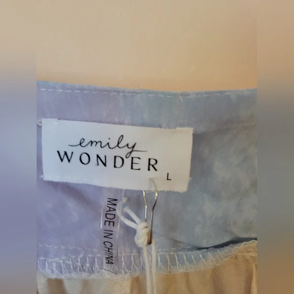 Emily Wonder Watercolor Rainbow Flutter Sleeve Top L NWT - Picture 9 of 15